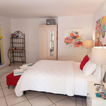 פאלם ביץ' Sunflower Villa Studios מראה חיצוני תמונה