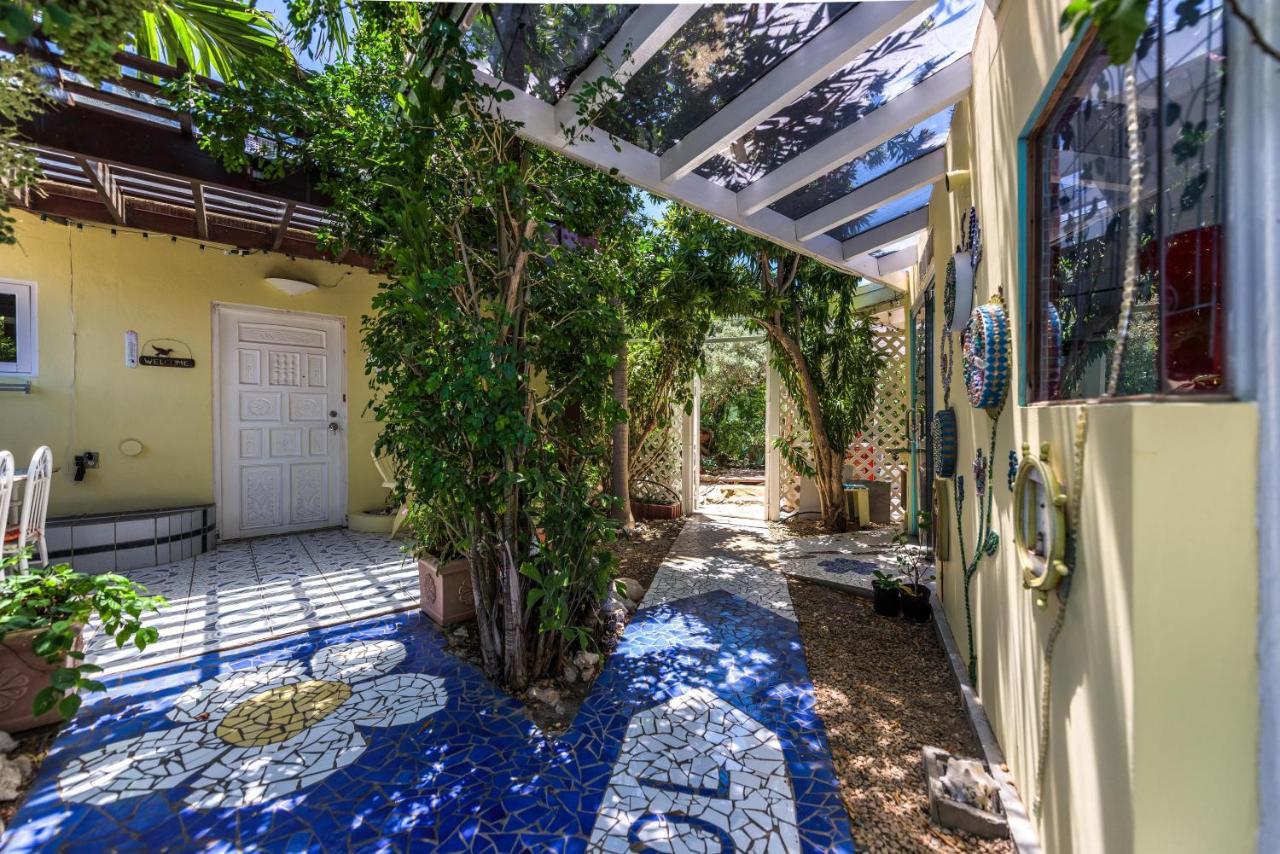 פאלם ביץ' Sunflower Villa Studios מראה חיצוני תמונה